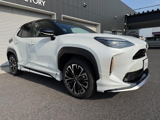 ヤリスクロス ハイブリッドＺ　モデリスタエアロ　パワーバックドア　パノラミックビュー　ディスプレイオーディオ　パノラミックビュー　純正１８ＡＷ　ブラインドスポット　ＥＴＣ２．０　シートヒーター　アドバンスドパーク　ＨＤＭＩ（12枚目）