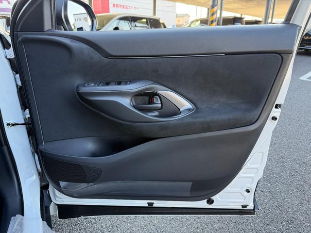 ヤリスクロス ハイブリッドＺ　モデリスタエアロ　パワーバックドア　パノラミックビュー　ディスプレイオーディオ　パノラミックビュー　純正１８ＡＷ　ブラインドスポット　ＥＴＣ２．０　シートヒーター　アドバンスドパーク　ＨＤＭＩ（32枚目）