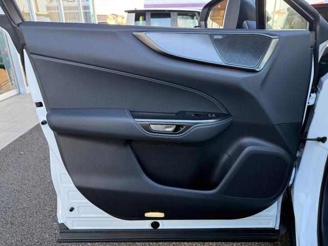 ＮＸ ＮＸ３５０ｈ　Ｆスポーツ　パノラマルーフ　マークレビンソン　デジタルミラー　オレンジキャリパー　パノラミックビュー　ブラインドスポット　ルーフレール　純正２０ＡＷ　　シートヒーター　シートクーラー　後席電動シート　ＡＣ１００Ｖ（40枚目）