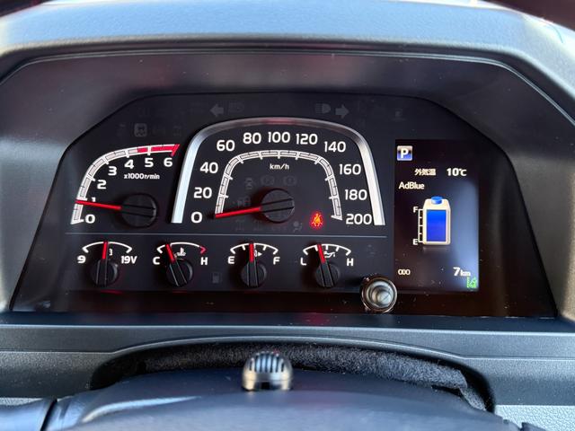 ランドクルーザー７０ ＡＸ　純正フルセグナビ　電動デフロック　ＪＡＯＳフロントガーニッシュ　Ｆアンダーカバー　Ｒアンダーカバー　木目調ステアリング　丸目ヘッドランプ　自動防舷ミラー　オートクルーズコントロール　純正１６ＡＷ（2枚目）