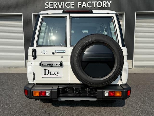 ランドクルーザー７０ ＡＸ　純正フルセグナビ　電動デフロック　ＪＡＯＳフロントガーニッシュ　Ｆアンダーカバー　Ｒアンダーカバー　木目調ステアリング　丸目ヘッドランプ　自動防舷ミラー　オートクルーズコントロール　純正１６ＡＷ（11枚目）