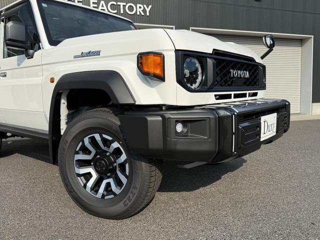 ランドクルーザー７０ ＡＸ　純正フルセグナビ　電動デフロック　ＪＡＯＳフロントガーニッシュ　Ｆアンダーカバー　Ｒアンダーカバー　木目調ステアリング　丸目ヘッドランプ　自動防舷ミラー　オートクルーズコントロール　純正１６ＡＷ（12枚目）