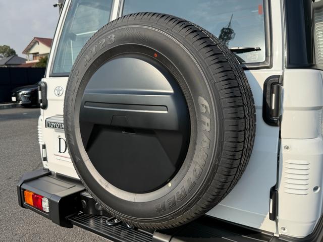 ランドクルーザー７０ ＡＸ　純正フルセグナビ　電動デフロック　ＪＡＯＳフロントガーニッシュ　Ｆアンダーカバー　Ｒアンダーカバー　木目調ステアリング　丸目ヘッドランプ　自動防舷ミラー　オートクルーズコントロール　純正１６ＡＷ（26枚目）