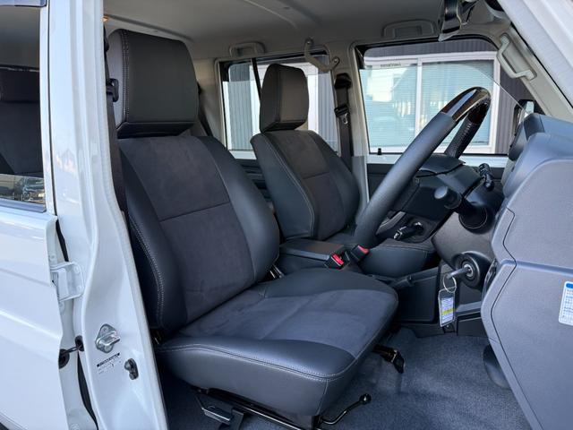 ランドクルーザー７０ ＡＸ　純正フルセグナビ　電動デフロック　ＪＡＯＳフロントガーニッシュ　Ｆアンダーカバー　Ｒアンダーカバー　木目調ステアリング　丸目ヘッドランプ　自動防舷ミラー　オートクルーズコントロール　純正１６ＡＷ（35枚目）