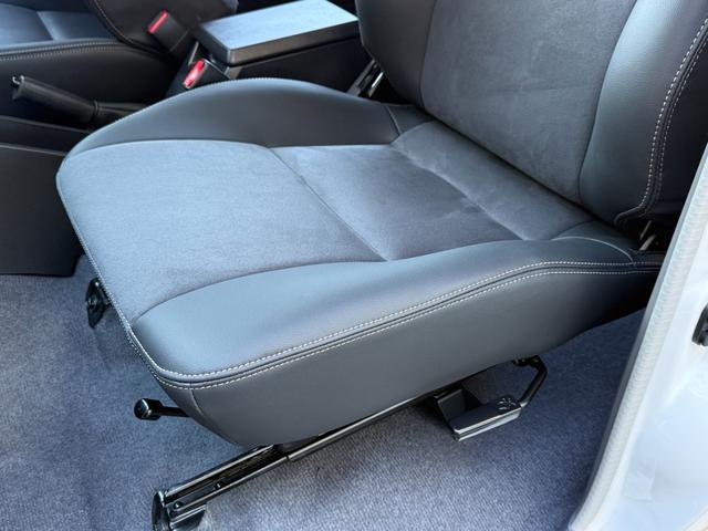 ランドクルーザー７０ ＡＸ　純正フルセグナビ　電動デフロック　ＪＡＯＳフロントガーニッシュ　Ｆアンダーカバー　Ｒアンダーカバー　木目調ステアリング　丸目ヘッドランプ　自動防舷ミラー　オートクルーズコントロール　純正１６ＡＷ（39枚目）