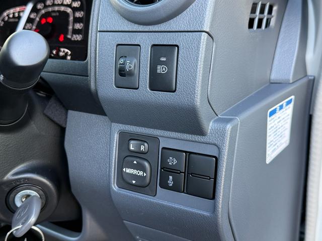 ランドクルーザー７０ ＡＸ　純正フルセグナビ　電動デフロック　ＪＡＯＳフロントガーニッシュ　Ｆアンダーカバー　Ｒアンダーカバー　木目調ステアリング　丸目ヘッドランプ　自動防舷ミラー　オートクルーズコントロール　純正１６ＡＷ（47枚目）