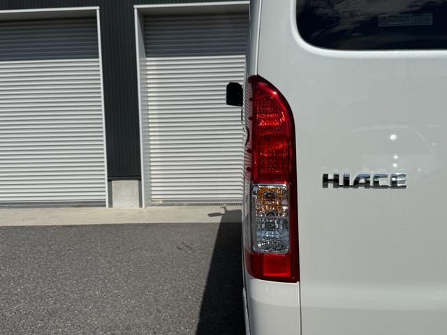 ハイエースバン 　７インチナビ　デジタルミラー　両側ＰＷスライド　パノラミックビュー　４ＷＤ　バックカメラ　ＴＶ　ステアリングスイッチ　純正タイヤ　プッシュスタート　オートハイビーム　スペアタイヤ　電動格納ミラー（29枚目）