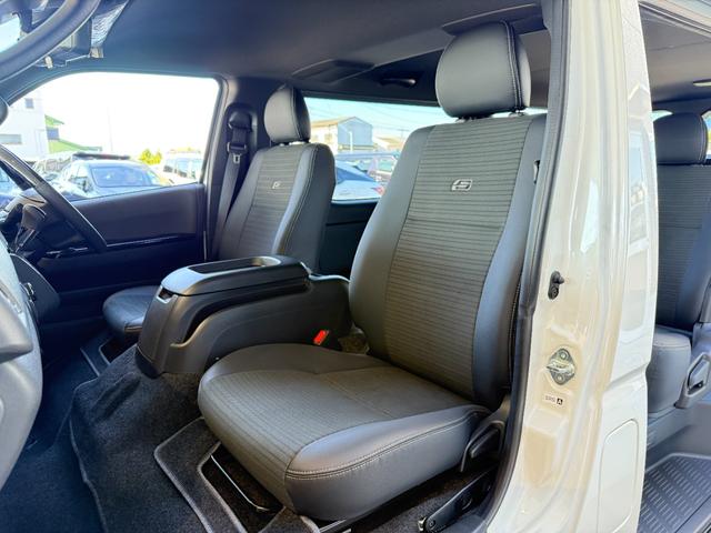 ハイエースバン 　７インチナビ　デジタルミラー　両側ＰＷスライド　パノラミックビュー　４ＷＤ　バックカメラ　ＴＶ　ステアリングスイッチ　純正タイヤ　プッシュスタート　オートハイビーム　スペアタイヤ　電動格納ミラー（42枚目）
