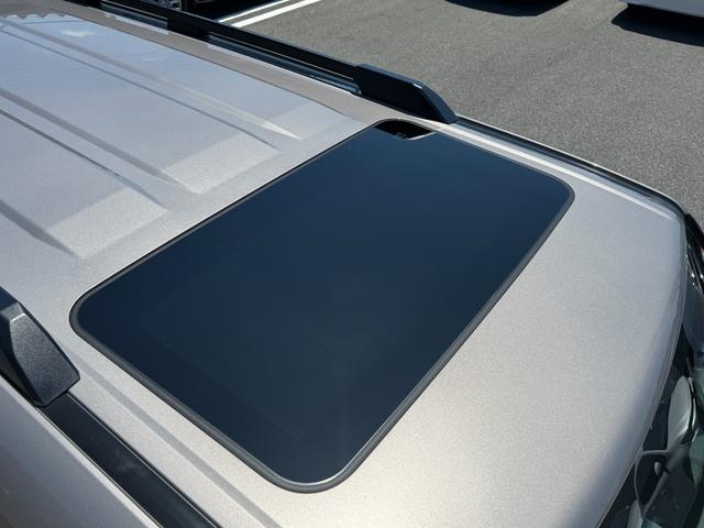 ランドクルーザー２５０ ＶＸ　サンルーフ　パノラミックビューモニター　デジタルインナーミラー　ブラインドスポットモニター　純正１８インチアルミホイール　電動リアゲート　おアワーバックドア　ルーフレール　トヨタチームメイト（3枚目）