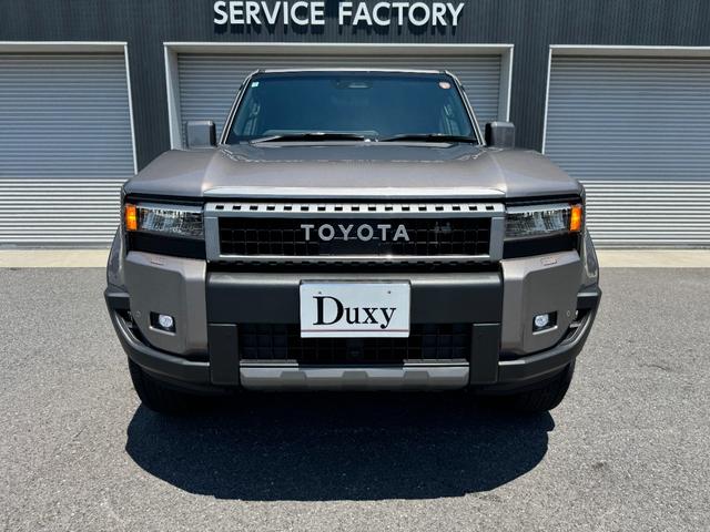 ランドクルーザー２５０ ＶＸ　サンルーフ　パノラミックビューモニター　デジタルインナーミラー　ブラインドスポットモニター　純正１８インチアルミホイール　電動リアゲート　おアワーバックドア　ルーフレール　トヨタチームメイト（8枚目）