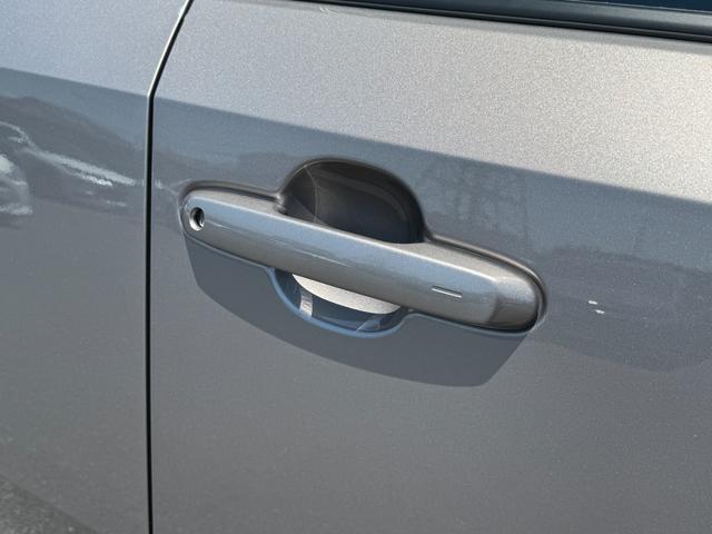 ランドクルーザー２５０ ＶＸ　サンルーフ　パノラミックビューモニター　デジタルインナーミラー　ブラインドスポットモニター　純正１８インチアルミホイール　電動リアゲート　おアワーバックドア　ルーフレール　トヨタチームメイト（23枚目）