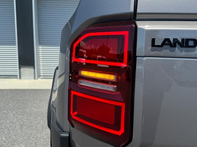 ランドクルーザー２５０ ＶＸ　サンルーフ　パノラミックビューモニター　デジタルインナーミラー　ブラインドスポットモニター　純正１８インチアルミホイール　電動リアゲート　おアワーバックドア　ルーフレール　トヨタチームメイト（30枚目）