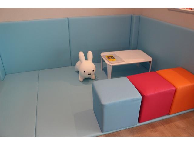 ランドクルーザー２５０ ＶＸ　サンルーフ　パノラミックビューモニター　デジタルインナーミラー　ブラインドスポットモニター　純正１８インチアルミホイール　電動リアゲート　おアワーバックドア　ルーフレール　トヨタチームメイト（78枚目）