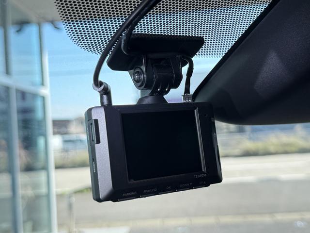 ヴェルファイアハイブリッド Ｚ　プレミア　ＧＲエアロユニバーサルステップ　独立ツインムーンルーフ　１３．２フリップダウンモニター　パノラミックビュー　デジタルミラー　ブラインドスポットモニター　ドラレコ前後　ＨＵＤ（67枚目）