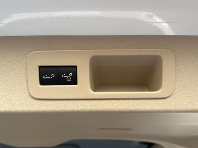 ランドクルーザー ＺＸ　１２．３型プレミアムサウンドナビ　リアエンターテイメントシステム　リヤ電動デフロック　クールＢＯＸ　空気圧センサー　　寒冷地仕様　ヒッチメンバー　モデリスタエアロ　ＨＤＭＩ　ＣＤ／ＤＶＤ　ＥＴＣ（41枚目）