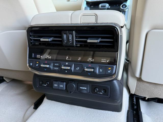 ランドクルーザー ＺＸ　１２．３型プレミアムサウンドナビ　リアエンターテイメントシステム　リヤ電動デフロック　クールＢＯＸ　空気圧センサー　　寒冷地仕様　ヒッチメンバー　モデリスタエアロ　ＨＤＭＩ　ＣＤ／ＤＶＤ　ＥＴＣ（55枚目）