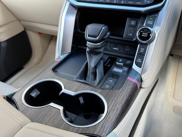 ランドクルーザー ＺＸ　１２．３型プレミアムサウンドナビ　リヤエンターテイメントシステム　リヤ電動デフロック　クールＢＯＸ　モデリスタエアロキット　フルセグＴＶ　ＨＤＭＩ　ＥＴＣ２．０（61枚目）