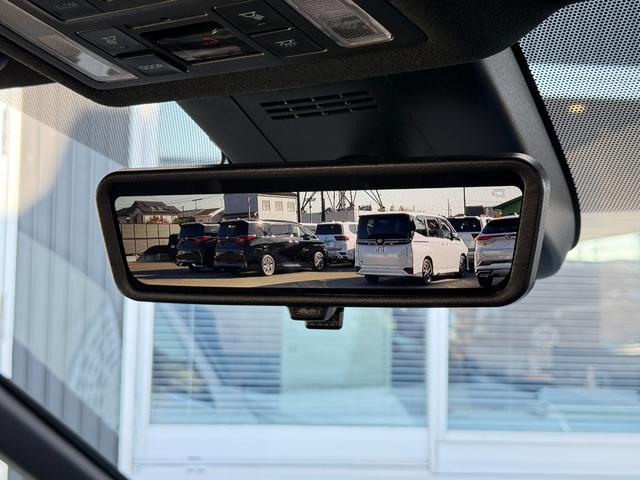 ヴォクシー ハイブリッドＳ－Ｚ　１０．５インチＤＡ　デジタルミラー　１３．２型後席モニター　快適利便ＰＫＧ　チームメイト　パノラミックビュー　ブラインドスポット　ＣＤＤＶＤデッキ　ドラレコ前後　パワーバックドア　　シートヒーター（2枚目）