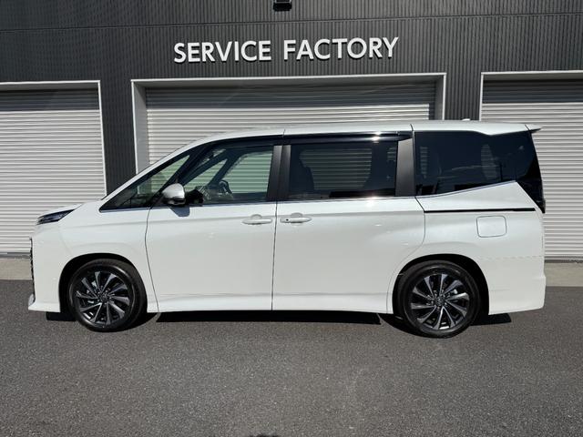 ヴォクシー ハイブリッドＳ－Ｚ　１０．５インチＤＡ　デジタルミラー　１３．２型後席モニター　快適利便ＰＫＧ　チームメイト　パノラミックビュー　ブラインドスポット　ＣＤＤＶＤデッキ　ドラレコ前後　パワーバックドア　　シートヒーター（12枚目）