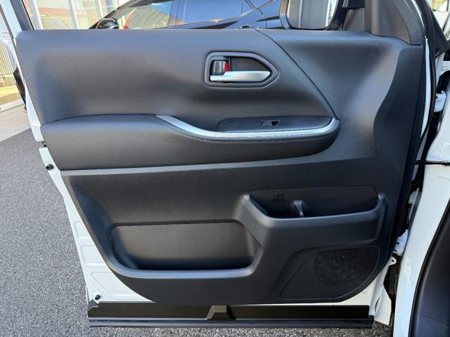 ヴォクシー ハイブリッドＳ－Ｚ　１０．５インチＤＡ　デジタルミラー　１３．２型後席モニター　快適利便ＰＫＧ　チームメイト　パノラミックビュー　ブラインドスポット　ＣＤＤＶＤデッキ　ドラレコ前後　パワーバックドア　　シートヒーター（39枚目）