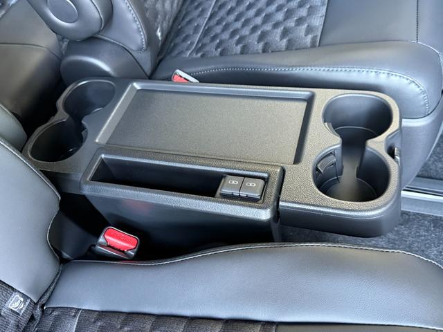 ヴォクシー ハイブリッドＳ－Ｚ　１０．５インチＤＡ　デジタルミラー　１３．２型後席モニター　快適利便ＰＫＧ　チームメイト　パノラミックビュー　ブラインドスポット　ＣＤＤＶＤデッキ　ドラレコ前後　パワーバックドア　　シートヒーター（49枚目）