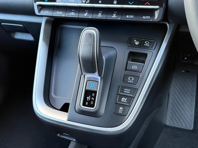 ヴォクシー ハイブリッドＳ－Ｚ　１０．５インチＤＡ　デジタルミラー　１３．２型後席モニター　快適利便ＰＫＧ　チームメイト　パノラミックビュー　ブラインドスポット　ＣＤＤＶＤデッキ　ドラレコ前後　パワーバックドア　　シートヒーター（60枚目）