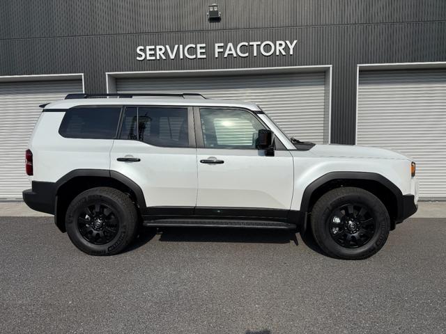 ランドクルーザー２５０ ＶＸファーストエディション　サンルーフ　モデリスタエアロ　デジタルミラー　１２．３インチＪＢＬサウンドナビ　シグネチャーイルミ　パノラミックビュー　ブラインドスポット　シートヒーター＆シートクーラー　　純正２０ＡＷ　パワーシート（13枚目）