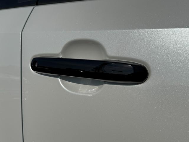 ランドクルーザー２５０ ＶＸファーストエディション　サンルーフ　モデリスタエアロ　デジタルミラー　１２．３インチＪＢＬサウンドナビ　シグネチャーイルミ　パノラミックビュー　ブラインドスポット　シートヒーター＆シートクーラー　　純正２０ＡＷ　パワーシート（26枚目）