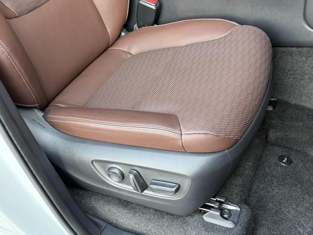 ランドクルーザー２５０ ＶＸファーストエディション　サンルーフ　モデリスタエアロ　デジタルミラー　１２．３インチＪＢＬサウンドナビ　シグネチャーイルミ　パノラミックビュー　ブラインドスポット　シートヒーター＆シートクーラー　　純正２０ＡＷ　パワーシート（41枚目）