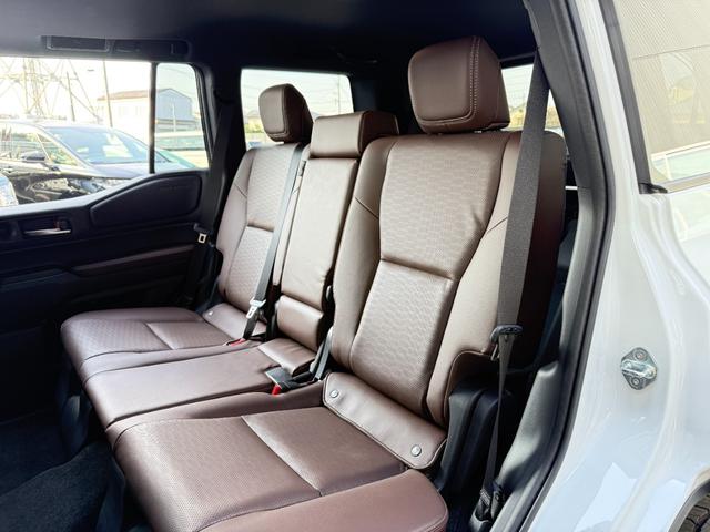 ランドクルーザー２５０ ＶＸファーストエディション　サンルーフ　モデリスタエアロ　デジタルミラー　１２．３インチＪＢＬサウンドナビ　シグネチャーイルミ　パノラミックビュー　ブラインドスポット　シートヒーター＆シートクーラー　　純正２０ＡＷ　パワーシート（45枚目）