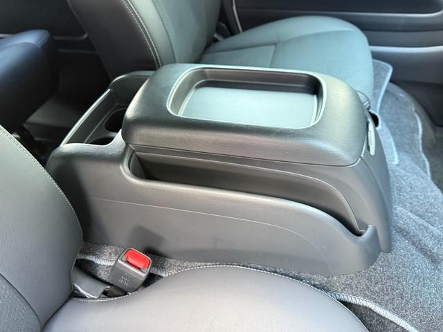 ハイエースバン スーパーＧＬ　ダークプライムＩＩ　ＡＬＰＩＮＥ１１型フローティングナビ　パノラミックビューモニター　デジタルミラー　寒冷地仕様　プロジェクター式ＬＥＤヘッド　ＡＣ１００Ｖ　フルセグＴＶ　Ｂｌｕｅｔｏｏｔｈ　純正１５インチアルミ（53枚目）