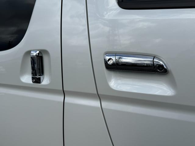 ハイエースバン スーパーＧＬ　ダークプライム　ＡＬＰＩＮＥ１１型フローティングナビ　デジタルミラー　パノラミックビュー　両側パワースライドドア　ＥＴＣ　ドラレコ前後　ステアリングスイッチ　プッシュスタート　ＡＣ１００Ｖ　ＴＶ　純正１５インチタイヤ（23枚目）