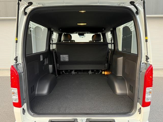 ハイエースバン ロングスーパーＧＬ　ダークプライムＳ　特別限定ローン　デジタルミラー　両側パワースライドドア　パノラミックビューモニター　バックカメラ　プロジェクター式ＬＥＤヘッドライト　ＬＥＤフォグランプ　ハーフレザーシート　スペアタイヤ　純正１５ＡＷ（30枚目）