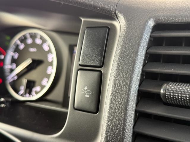 ハイエースバン ロングスーパーＧＬ　ダークプライムＳ　特別限定ローン　デジタルミラー　両側パワースライドドア　パノラミックビューモニター　バックカメラ　プロジェクター式ＬＥＤヘッドライト　ＬＥＤフォグランプ　ハーフレザーシート　スペアタイヤ　純正１５ＡＷ（47枚目）