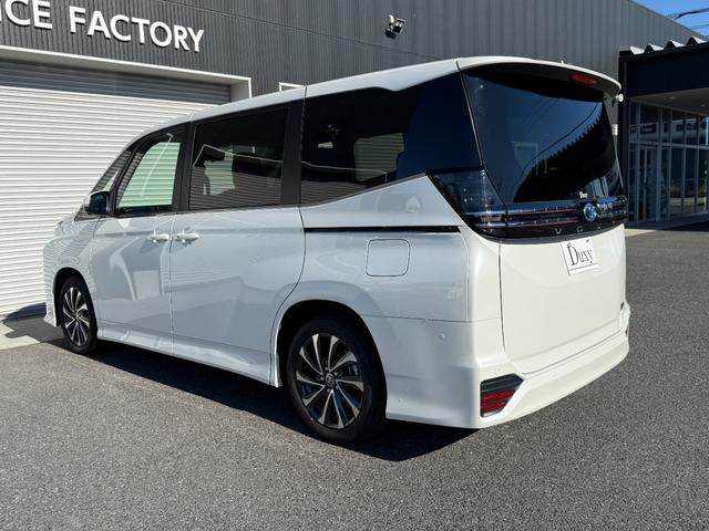 ヴォクシー ハイブリッドＳ－Ｚ　１３．２型有機ＥＬ後席ディスプレイ　快適利便パッケージＨｉ　トヨタチームメイトアドバンストパーク　デジタルインナーミラー　ＣＤ／ＤＶＤデッキ　寒冷地仕様　パノラミックビューモニタ　１０．５インチナビ（24枚目）