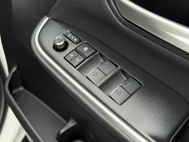 ヴォクシー ハイブリッドＳ－Ｚ　１３．２型有機ＥＬ後席ディスプレイ　快適利便パッケージＨｉ　トヨタチームメイトアドバンストパーク　デジタルインナーミラー　ＣＤ／ＤＶＤデッキ　寒冷地仕様　パノラミックビューモニタ　１０．５インチナビ（35枚目）