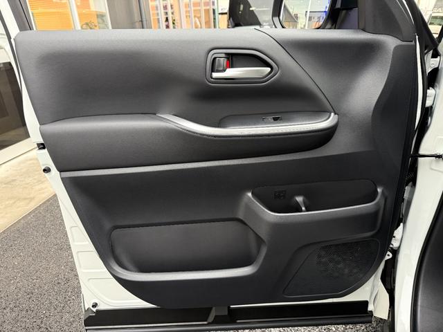 ヴォクシー ハイブリッドＳ－Ｚ　１３．２型有機ＥＬ後席ディスプレイ　快適利便パッケージＨｉ　トヨタチームメイトアドバンストパーク　デジタルインナーミラー　ＣＤ／ＤＶＤデッキ　寒冷地仕様　パノラミックビューモニタ　１０．５インチナビ（36枚目）