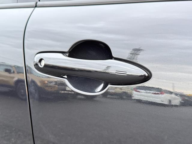 カローラクロス ハイブリッド　Ｚ　パノラマルーフ　パノラマビュー　全周囲カメラ　トヨタチームメイトアドバンストパーク　１０．５型コネクトナビ　　アダプティブハイビームシステム　シートヒーター＆シートクーラー　　純正１８ＡＷ（20枚目）