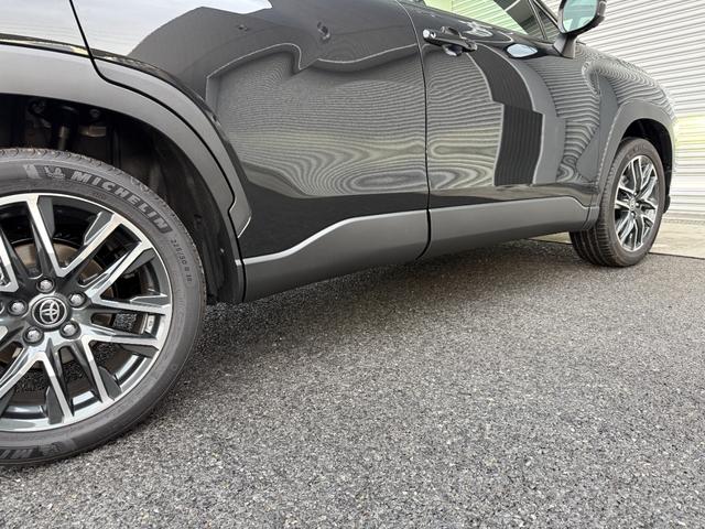 カローラクロス ハイブリッド　Ｚ　パノラマルーフ　パノラマビュー　全周囲カメラ　トヨタチームメイトアドバンストパーク　１０．５型コネクトナビ　　アダプティブハイビームシステム　シートヒーター＆シートクーラー　　純正１８ＡＷ（22枚目）