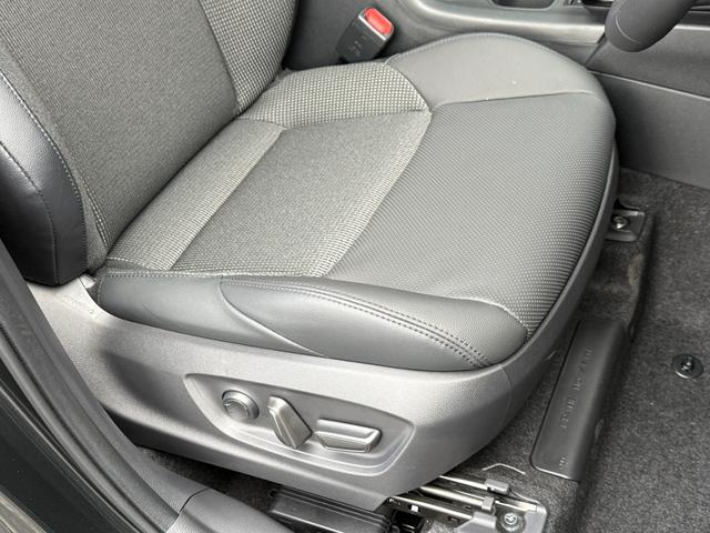 カローラクロス ハイブリッド　Ｚ　パノラマルーフ　パノラマビュー　全周囲カメラ　トヨタチームメイトアドバンストパーク　１０．５型コネクトナビ　　アダプティブハイビームシステム　シートヒーター＆シートクーラー　　純正１８ＡＷ（37枚目）