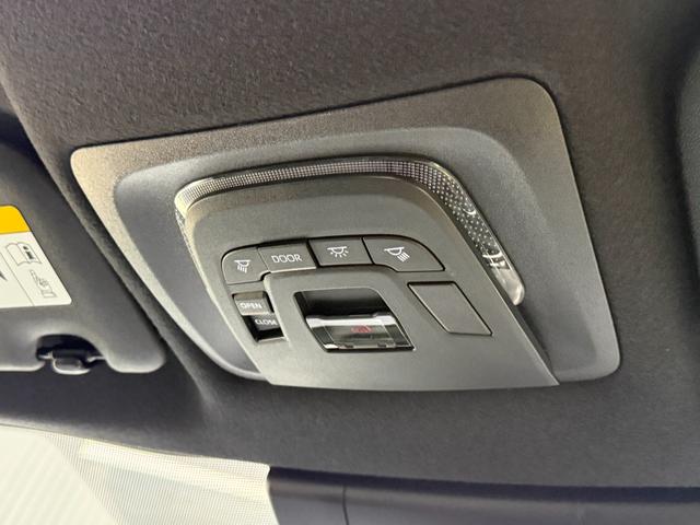 カローラクロス ハイブリッド　Ｚ　パノラマルーフ　パノラマビュー　全周囲カメラ　トヨタチームメイトアドバンストパーク　１０．５型コネクトナビ　　アダプティブハイビームシステム　シートヒーター＆シートクーラー　　純正１８ＡＷ（56枚目）