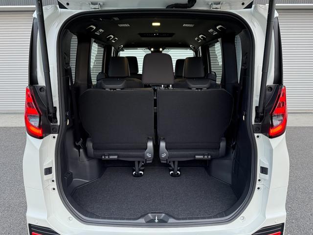 ノア ハイブリッドＳ－Ｚ　１０．５型コネクテッドナビ　１３．２型有機ＥＬ後席ディスプレイ　快適利便パッケージＨｉ　デジタルインナーミラー　ＣＤ／ＤＶＤキット　３眼ＬＥＤヘッドライト　カラーヘッドアップディスプレイ（29枚目）