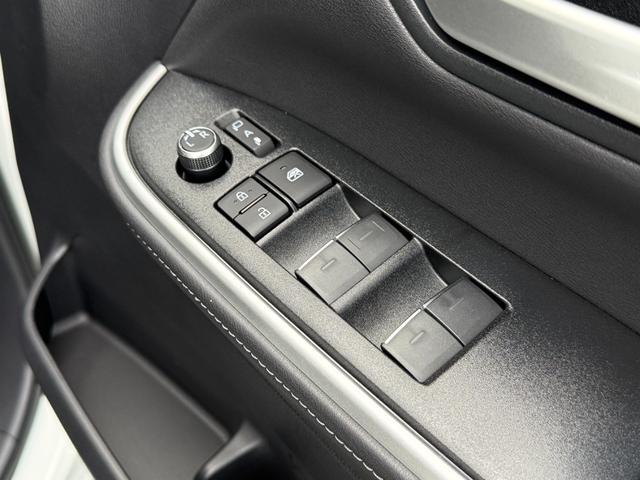 ノア ハイブリッドＳ－Ｚ　１０．５型コネクテッドナビ　１３．２型有機ＥＬ後席ディスプレイ　快適利便パッケージＨｉ　デジタルインナーミラー　ＣＤ／ＤＶＤキット　３眼ＬＥＤヘッドライト　カラーヘッドアップディスプレイ（63枚目）