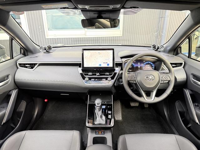 カローラクロス ハイブリッド　Ｚ　パノラマルーフ　パノラマビュー　全周囲カメラ　トヨタチームメイトアドバンストパーク　１０．５型コネクトナビ　　アダプティブハイビームシステム　シートヒーター＆シートクーラー　　純正１８ＡＷ（4枚目）