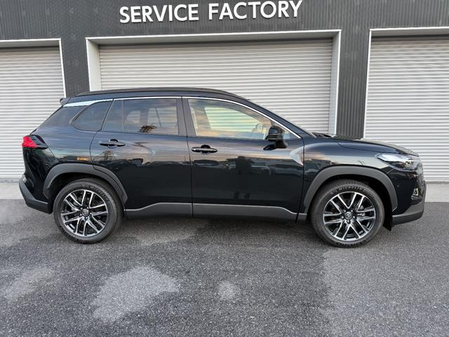 カローラクロス ハイブリッド　Ｚ　パノラマルーフ　パノラマビュー　全周囲カメラ　トヨタチームメイトアドバンストパーク　１０．５型コネクトナビ　　アダプティブハイビームシステム　シートヒーター＆シートクーラー　　純正１８ＡＷ（7枚目）