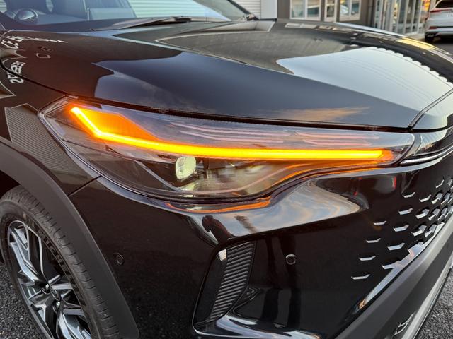 カローラクロス ハイブリッド　Ｚ　パノラマルーフ　パノラマビュー　全周囲カメラ　トヨタチームメイトアドバンストパーク　１０．５型コネクトナビ　　アダプティブハイビームシステム　シートヒーター＆シートクーラー　　純正１８ＡＷ（17枚目）