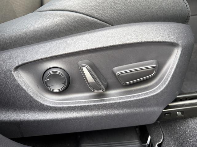 カローラクロス ハイブリッド　Ｚ　パノラマルーフ　パノラマビュー　全周囲カメラ　トヨタチームメイトアドバンストパーク　１０．５型コネクトナビ　　アダプティブハイビームシステム　シートヒーター＆シートクーラー　　純正１８ＡＷ（40枚目）