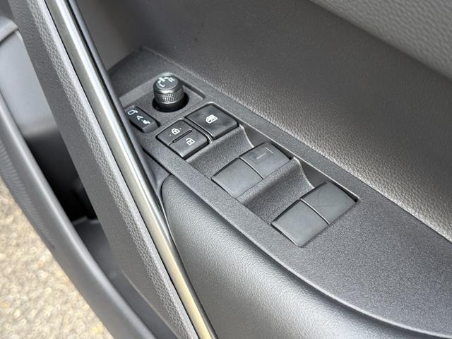 カローラクロス ハイブリッド　Ｚ　パノラマルーフ　パノラマビュー　全周囲カメラ　トヨタチームメイトアドバンストパーク　１０．５型コネクトナビ　　アダプティブハイビームシステム　シートヒーター＆シートクーラー　　純正１８ＡＷ（48枚目）