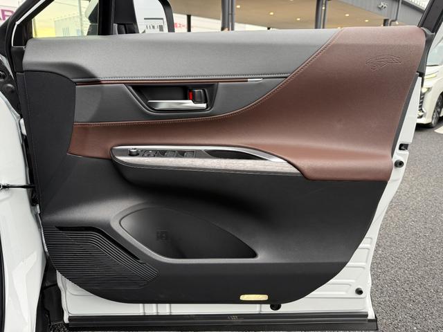 ハリアーハイブリッド Z 12.3型JBLプレミアムサウンドナビ デジタルインナーミラーパノラミックビューモニター タイプC充電器 パワーバックドア ヘッドアップディスプレイ ドライブレコーダー前後 純正19AW 内装黒×茶(33枚目)