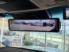 【デジタルインナーミラー】デジタルインナーミラーを装備しております！後方の視界が広がり安全性が向上しております！夜間でも、しっかりと映像が見られるようになっておりますので、重宝される装備の一つですね！ 6